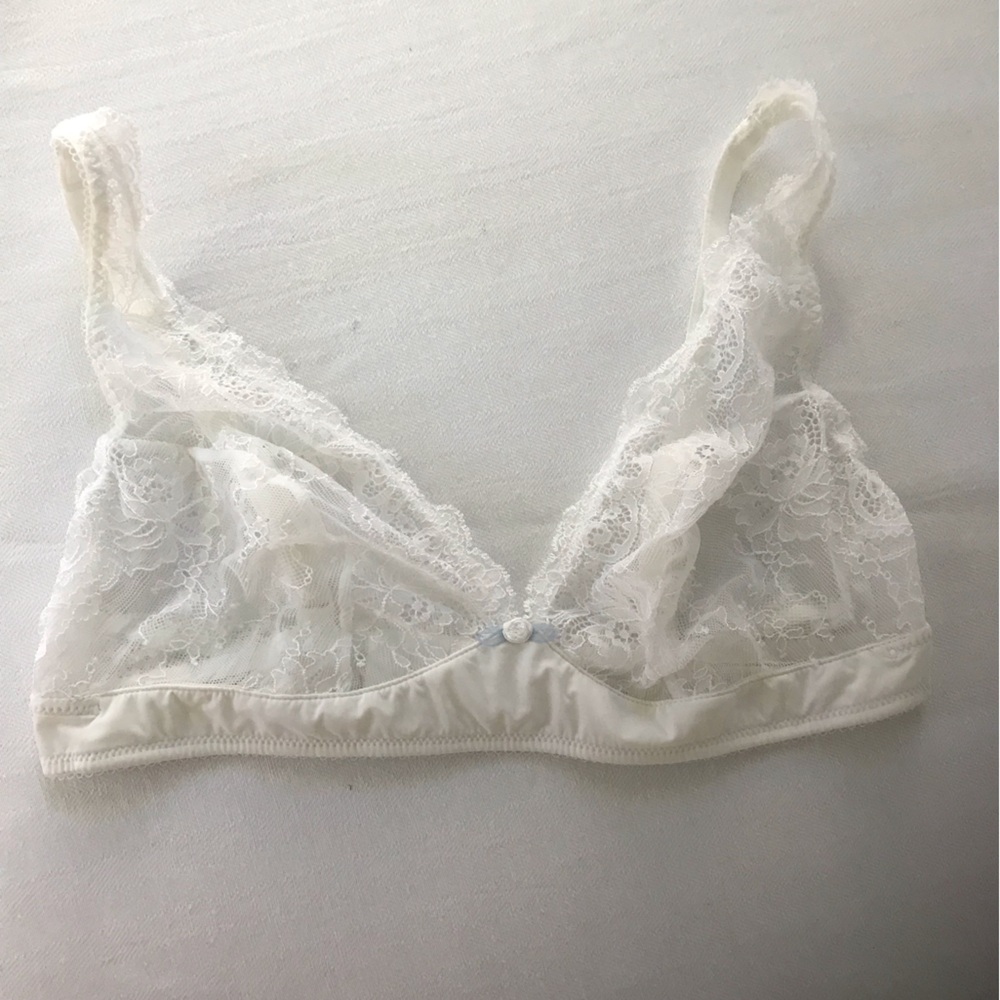 Women's Lacy White Wacoal Bralette in USA size 36